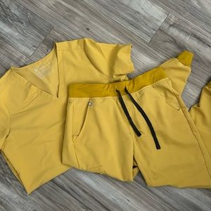 FIGS SCRUBS - LIGHT GOLD